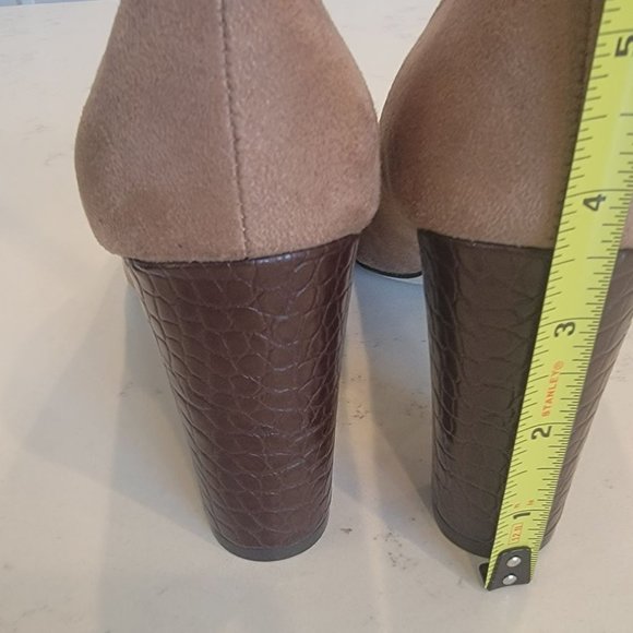 ADRIENNE VITTADINI Women's Nanna Buckle Block Heel Pointed Toe Suede Shoes 8.5 - Picture 8 of 13